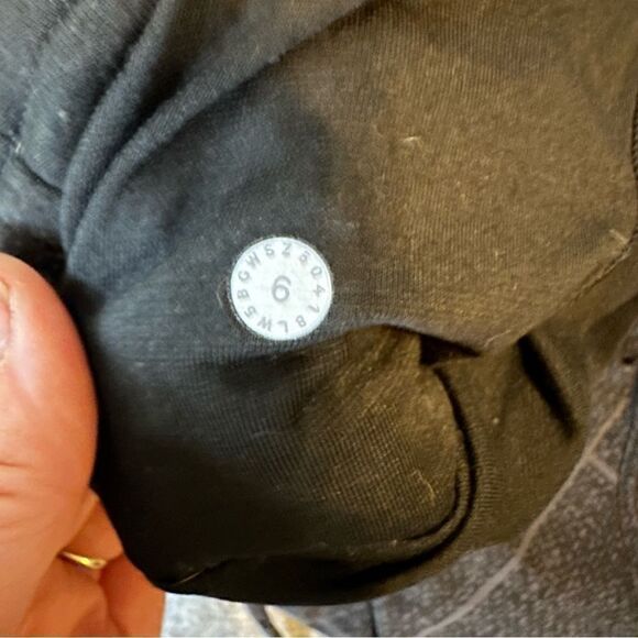 Lululemon City Sleek Sweatpant 28" Black size 6 - Picture 7 of 7